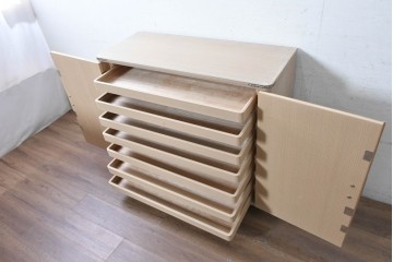 《台輪取り付け加工費込み》　中古　本場「純」会津桐使用の高級品　中沢和夫作　牡丹金具が上品な加茂総桐箪笥　(R-090385)