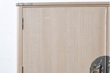 《台輪取り付け加工費込み》　中古　本場「純」会津桐使用の高級品　中沢和夫作　牡丹金具が上品な加茂総桐箪笥　(R-090385)