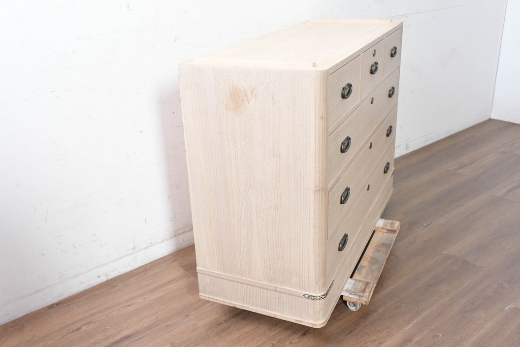 《天板取り付け加工費込み》　中古　本場「純」会津桐使用の高級品　中沢和夫作　優美な金具が上品な加茂総桐箪笥　(R-090386)