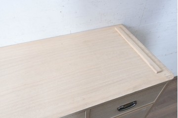 《天板取り付け加工費込み》　中古　本場「純」会津桐使用の高級品　中沢和夫作　優美な金具が上品な加茂総桐箪笥　(R-090386)