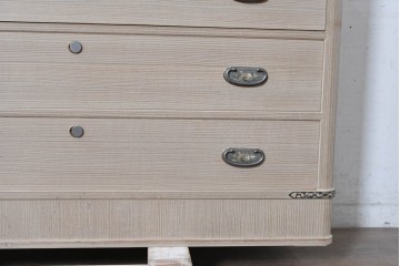 《天板取り付け加工費込み》　中古　本場「純」会津桐使用の高級品　中沢和夫作　優美な金具が上品な加茂総桐箪笥　(R-090386)