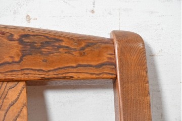 中古　国産職人手作り　岩泉純木家具　栗材　力強い木目を生かしたゆったり座れるアームチェア　(R-090387)