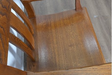 中古　国産職人手作り　岩泉純木家具　栗材　力強い木目を生かしたゆったり座れるアームチェア　(R-090387)