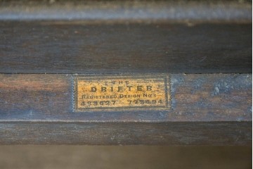 イギリスアンティーク　1930年から1950年頃　希少デザイン　THE DRIFTER(ザ・ドリフター)　本革　英国登録意匠の折りたたみ式4シーターシアターベンチ　(R-090388)