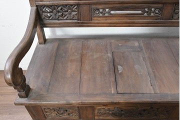 アジアンヴィンテージ　チーク材　草花の彫刻を贅沢に施した収納付きベンチ　(R-090390)
