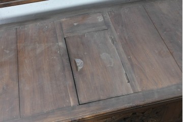アジアンヴィンテージ　チーク材　草花の彫刻を贅沢に施した収納付きベンチ　(R-090390)