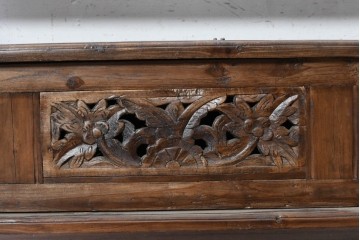 アジアンヴィンテージ　チーク材　草花の彫刻を贅沢に施した収納付きベンチ　(R-090390)