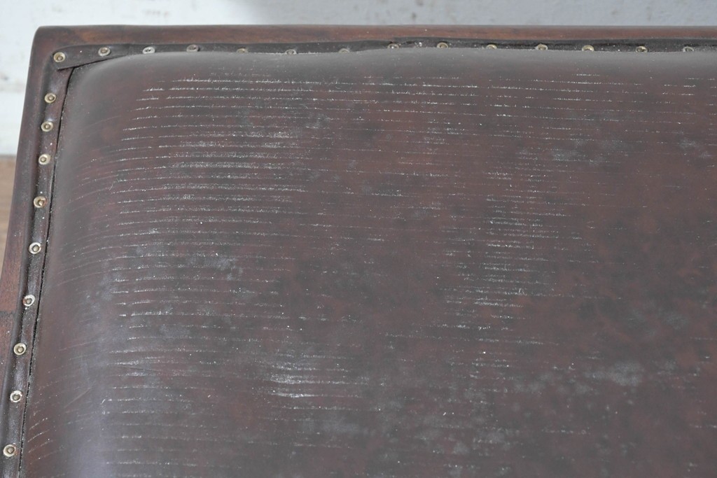 イギリスアンティーク　1930年から1950年　本革　チーク材　重厚感漂うオットマン　(R-090391)