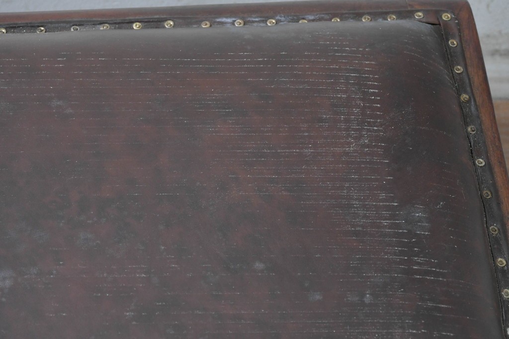 イギリスアンティーク　1930年から1950年　本革　チーク材　重厚感漂うオットマン　(R-090391)