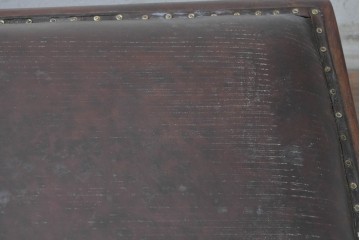 イギリスアンティーク　1930年から1950年　本革　チーク材　重厚感漂うオットマン　(R-090391)