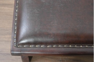 イギリスアンティーク　1930年から1950年　本革　チーク材　重厚感漂うオットマン　(R-090391)