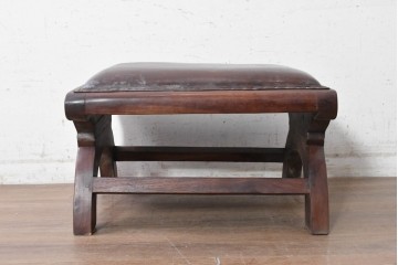 イギリスアンティーク　1930年から1950年　本革　チーク材　重厚感漂うオットマン　(R-090391)