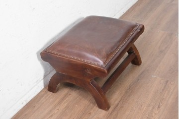イギリスアンティーク　1930年から1950年　本革　チーク材　重厚感漂うオットマン　(R-090392)