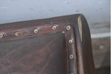 イギリスアンティーク　1930年から1950年　本革　チーク材　重厚感漂うオットマン　(R-090392)