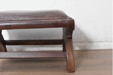 イギリスアンティーク　1930年から1950年　本革　チーク材　重厚感漂うオットマン　(R-090392)