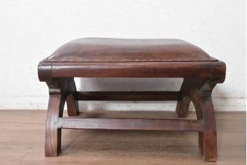 イギリスアンティーク　1930年から1950年　本革　チーク材　重厚感漂うオットマン　(R-090392)
