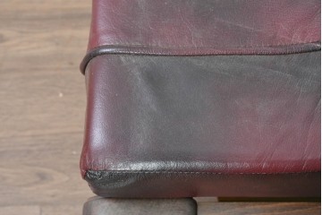 ヨーロッパヴィンテージ　本革　艶のある赤褐色レザーを張ったオットマン　(R-090393)