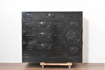 和製ヴィンテージ　美品　希少カラー!!　シックな黒漆塗りが美しい仙台箪笥　(R-090394)