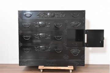 和製ヴィンテージ　美品　希少カラー!!　シックな黒漆塗りが美しい仙台箪笥　(R-090394)