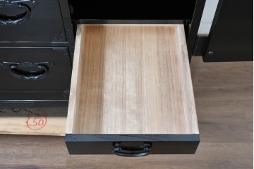 和製ヴィンテージ　美品　希少カラー!!　シックな黒漆塗りが美しい仙台箪笥　(R-090394)