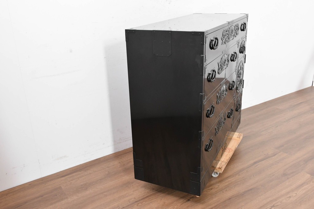 和製ヴィンテージ　美品　希少カラー!!　シックな黒漆塗りが美しい仙台箪笥　(R-090394)