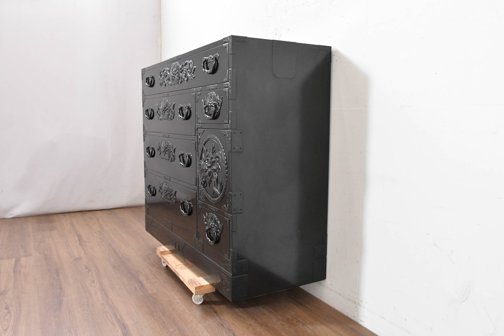 和製ヴィンテージ　美品　希少カラー!!　シックな黒漆塗りが美しい仙台箪笥　(R-090394)