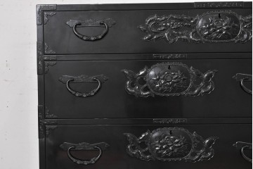 和製ヴィンテージ　美品　希少カラー!!　シックな黒漆塗りが美しい仙台箪笥　(R-090394)