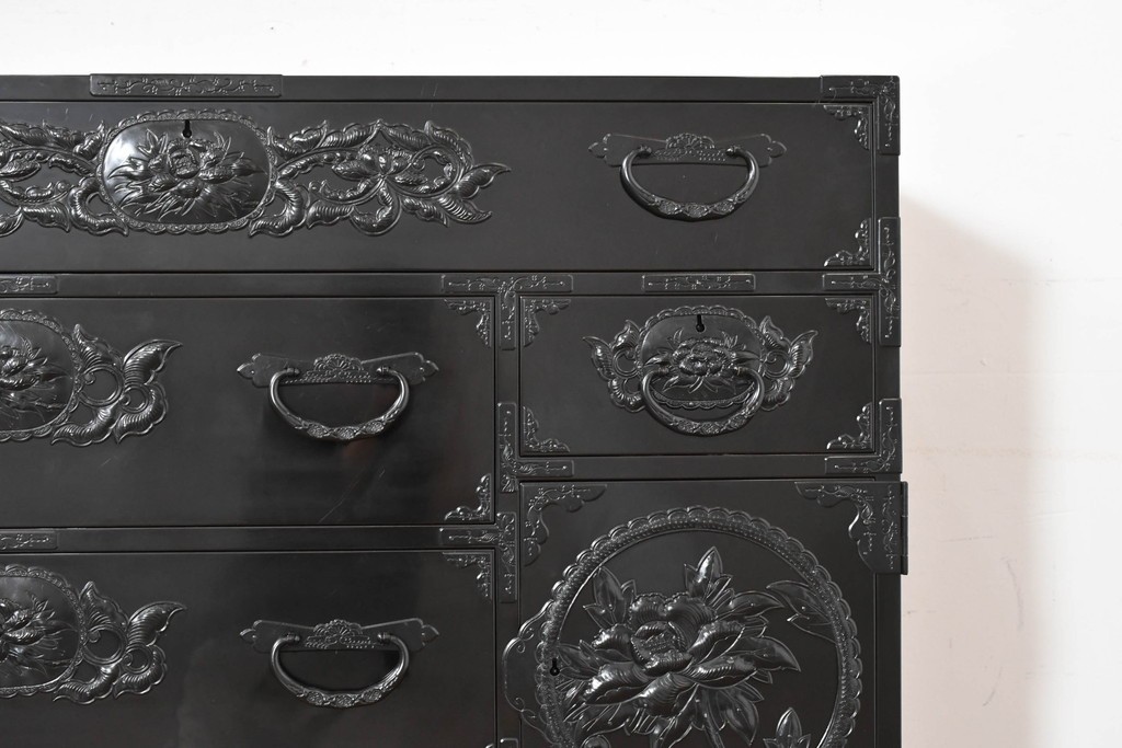 和製ヴィンテージ　美品　希少カラー!!　シックな黒漆塗りが美しい仙台箪笥　(R-090394)