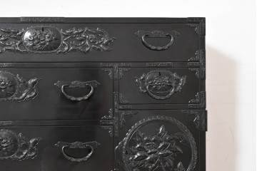 和製ヴィンテージ　美品　希少カラー!!　シックな黒漆塗りが美しい仙台箪笥　(R-090394)