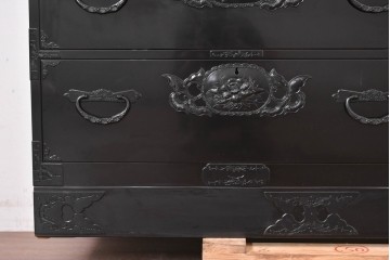 和製ヴィンテージ　美品　希少カラー!!　シックな黒漆塗りが美しい仙台箪笥　(R-090394)