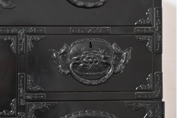 和製ヴィンテージ　美品　希少カラー!!　シックな黒漆塗りが美しい仙台箪笥　(R-090394)