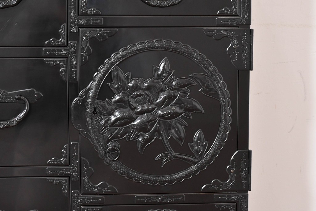 和製ヴィンテージ　美品　希少カラー!!　シックな黒漆塗りが美しい仙台箪笥　(R-090394)