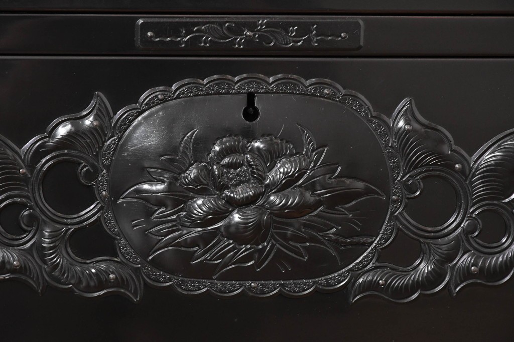和製ヴィンテージ　美品　希少カラー!!　シックな黒漆塗りが美しい仙台箪笥　(R-090394)
