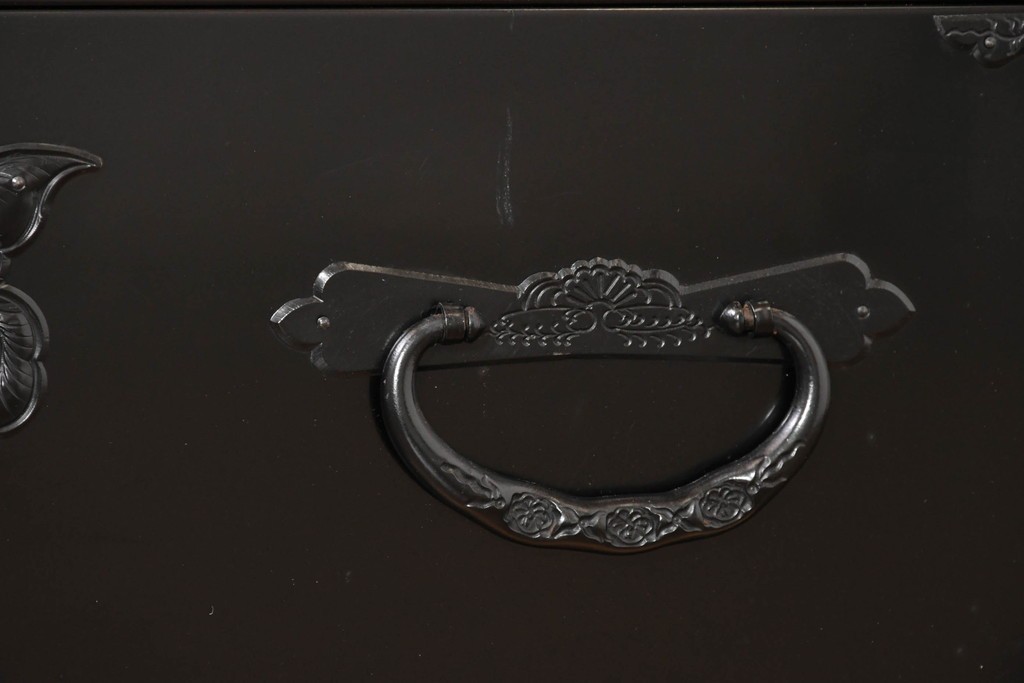 和製ヴィンテージ　美品　希少カラー!!　シックな黒漆塗りが美しい仙台箪笥　(R-090394)