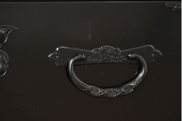 和製ヴィンテージ　美品　希少カラー!!　シックな黒漆塗りが美しい仙台箪笥　(R-090394)