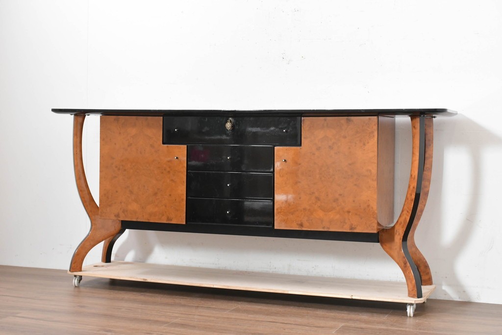 中古　スペイン　Muebles Madima(ムエブレス・マディマ)　バーズアイ　優美な気品を放つモダンデザインのサイドボード　(R-090396)