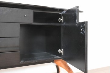 中古　スペイン　Muebles Madima(ムエブレス・マディマ)　バーズアイ　優美な気品を放つモダンデザインのサイドボード　(R-090396)