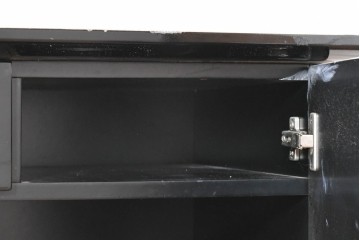 中古　スペイン　Muebles Madima(ムエブレス・マディマ)　バーズアイ　優美な気品を放つモダンデザインのサイドボード　(R-090396)