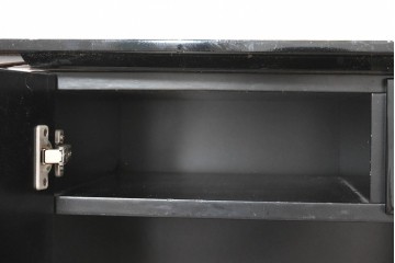 中古　スペイン　Muebles Madima(ムエブレス・マディマ)　バーズアイ　優美な気品を放つモダンデザインのサイドボード　(R-090396)
