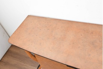 中古　スペイン　Muebles Madima(ムエブレス・マディマ)　バーズアイ　優美な気品を放つモダンデザインのサイドボード　(R-090396)