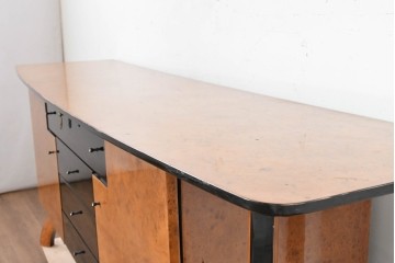 中古　スペイン　Muebles Madima(ムエブレス・マディマ)　バーズアイ　優美な気品を放つモダンデザインのサイドボード　(R-090396)