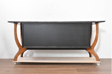 中古　スペイン　Muebles Madima(ムエブレス・マディマ)　バーズアイ　優美な気品を放つモダンデザインのサイドボード　(R-090396)