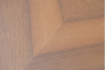 中古　美品　イタリア高級家具　メデア(Medea)　エレガントなデザインが美しい大振りなサイドボード　R-090397