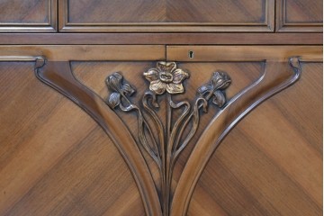 中古　美品　イタリア高級家具　メデア(Medea)　エレガントなデザインが美しい大振りなサイドボード　R-090397