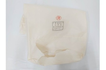 輪島塗　金井日華堂造　木製　漆器　家紋の蒔絵が施された小袖盆　共箱付き　(R-090400)