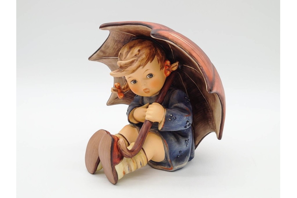 ドイツ　Goebel(ゲーベル)　「Umbrella Boy(傘の少年)」・「Umbrella Girl(傘の少女)」　愛らしい表情のフンメル人形2点セット　(R-090404)