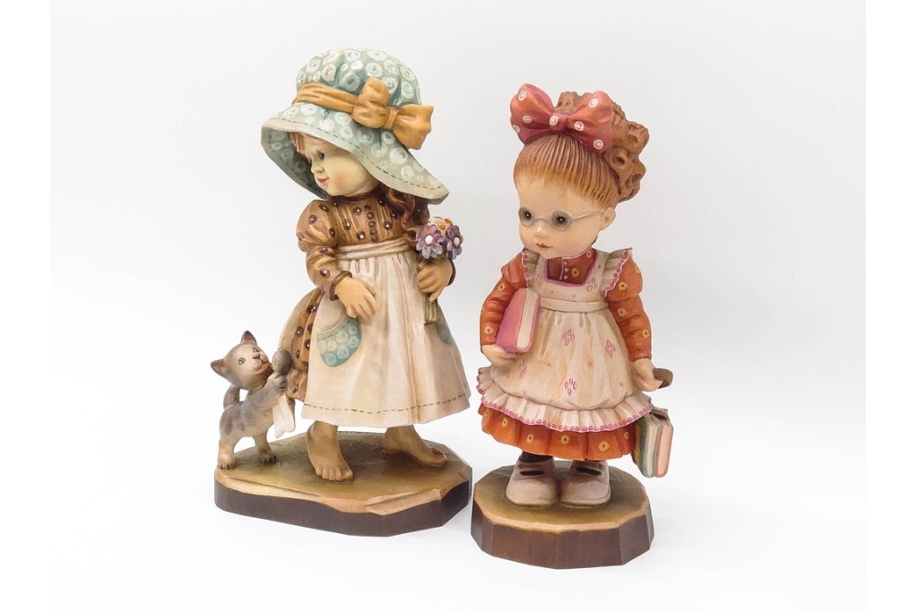 イタリア　ANRI(アンリ)　Sarah Kay(サラ・ケイ)　高さ約26cm 「Take Me Along」 (78/400)・高さ約25cm 「Off to School」 (248/750)　愛らしい木彫り人形2点セット　(R-090405)