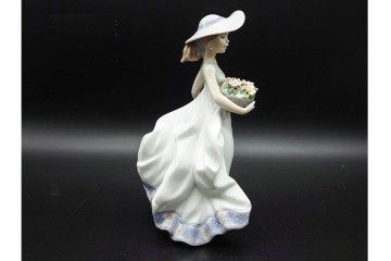 スペイン製　LLADRO(リヤドロ)　「春の花かご」　5790　花かごを抱えた少女のフィギュリン　(R-090413)