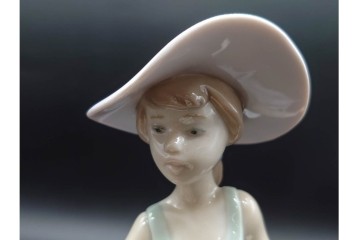 スペイン製　LLADRO(リヤドロ)　「春の花かご」　5790　花かごを抱えた少女のフィギュリン　(R-090413)