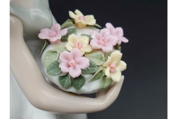 スペイン製　LLADRO(リヤドロ)　「春の花かご」　5790　花かごを抱えた少女のフィギュリン　(R-090413)